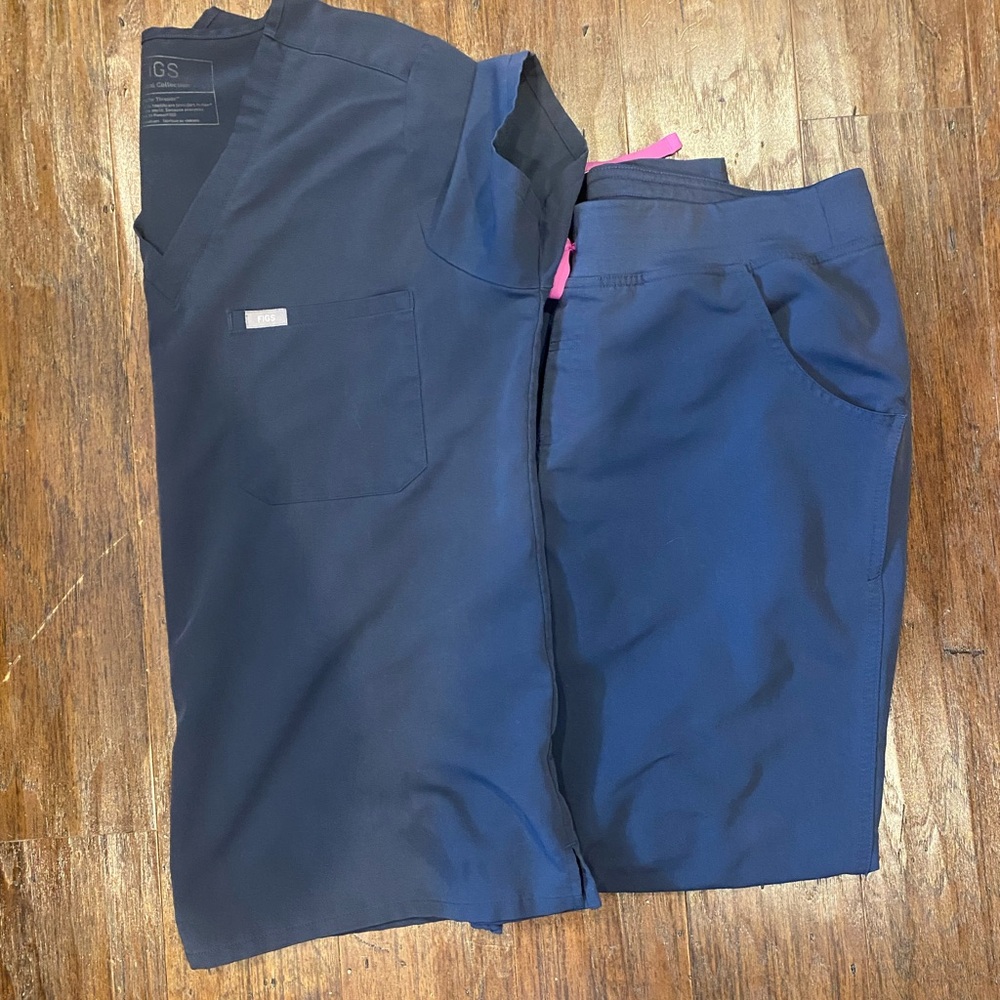 Womens Figs scub set